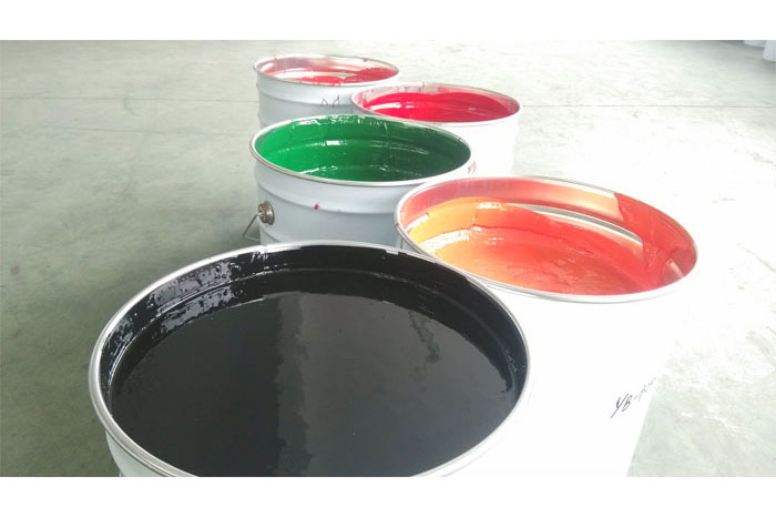 Aplikasi saka polyurethane-flat roof waterproof lan insulasi termal plus semprotan cat werna PU minangka lapisan protèktif.