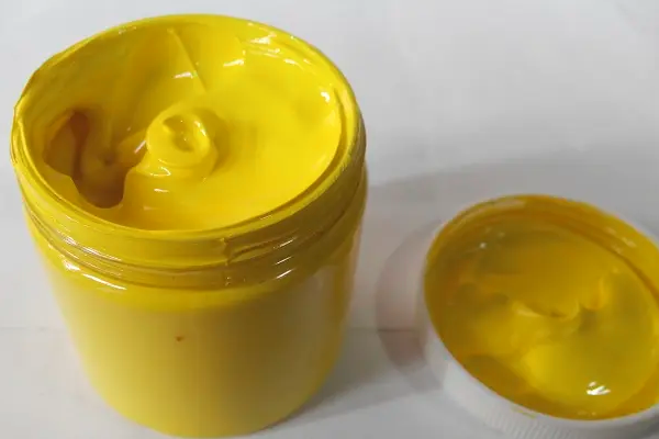 Properties tempel warna PU Kuning