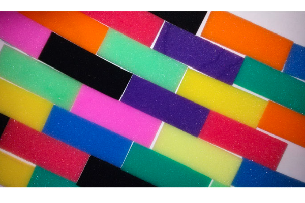 Aplikasi tempel werna ing polyurethane